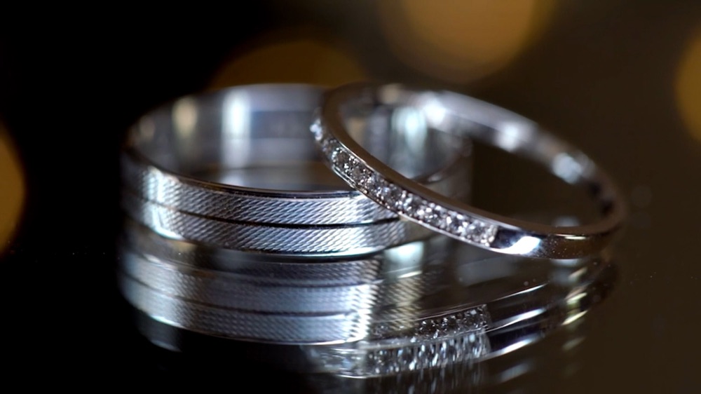 Alliances de mariage en gros plan