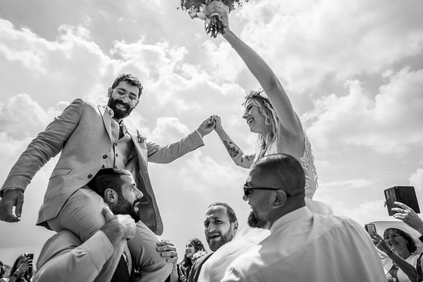 Moment joyeux avec les invités