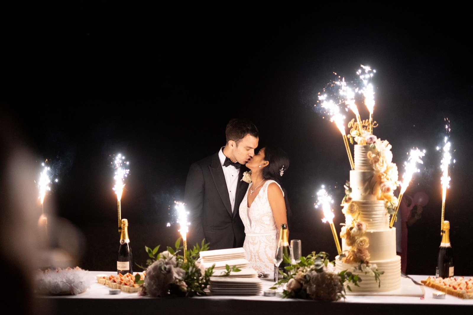 Gâteau de mariage illuminé