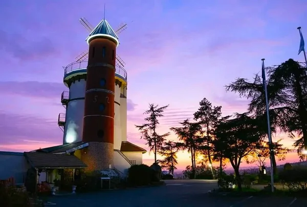 Le Moulin d’Orgemont à Argenteuil au coucher du soleil